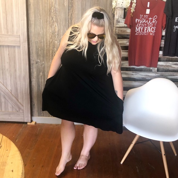 Meet your Posher, Savannah Monroe - Picture 2 of 6